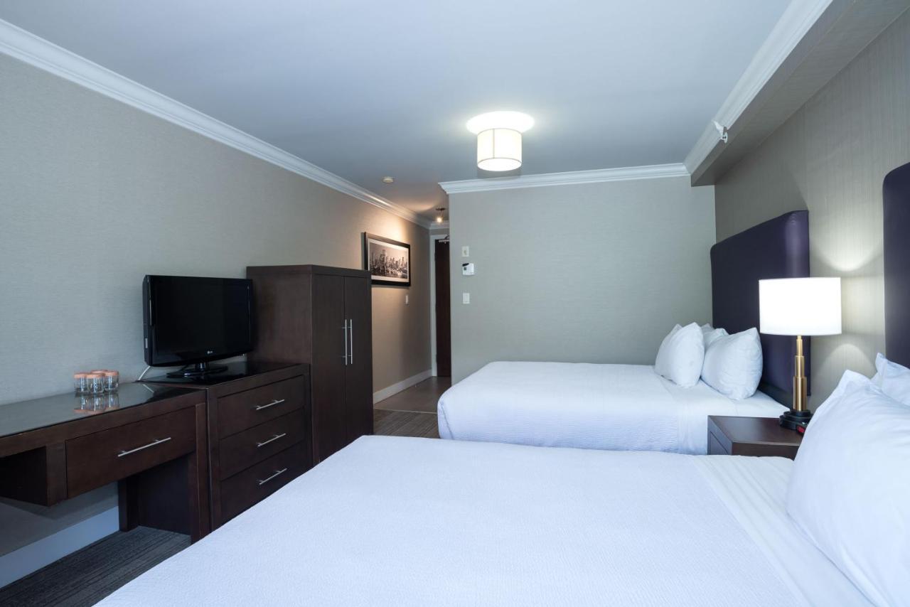 Sandman Hotel & Suites Calgary South Экстерьер фото