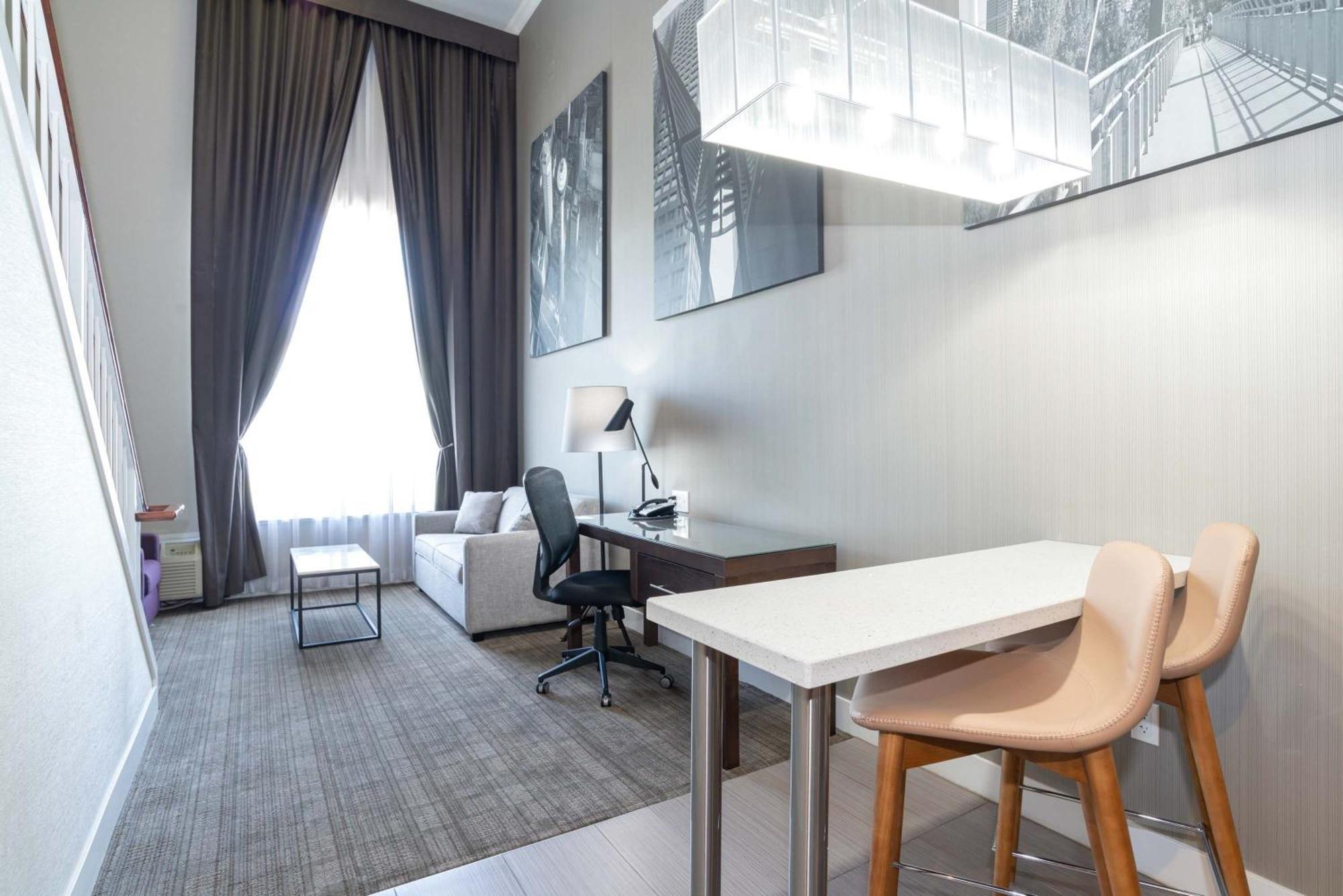 Sandman Hotel & Suites Calgary South Экстерьер фото